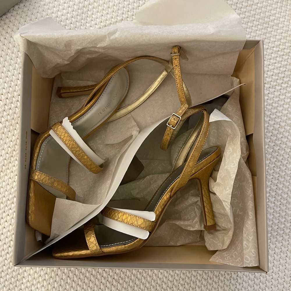 NWT Marc Fisher Deric Heeled Sandal Gold 8